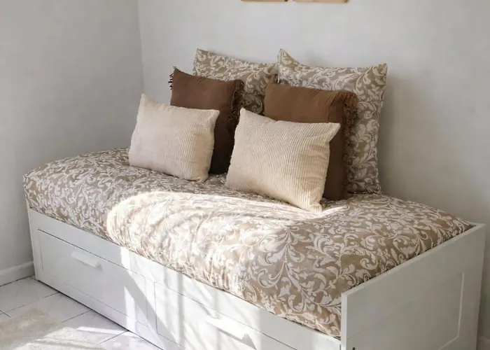 Le Petit Leon Apartment *